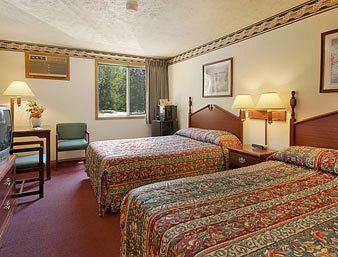 Super 8 By Wyndham Chaska